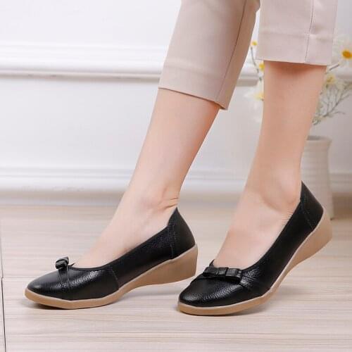 Large Size Womens Shoes Stitching Leather Shoes Shallow Moccasin Shoes Comfortable Simple Wedges Shoes Breathable Mother Shoes