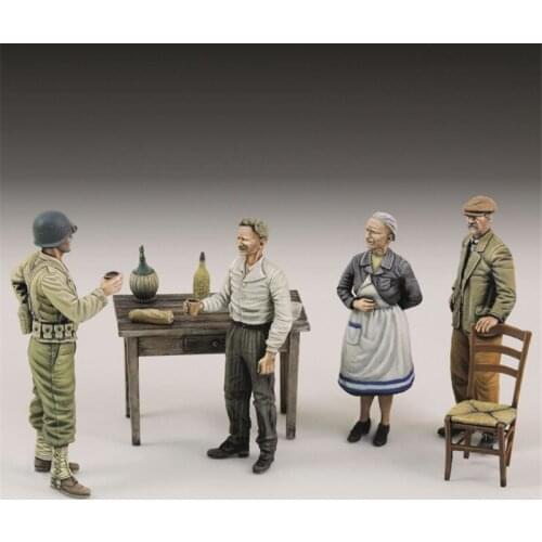 4pcs Unpainted Soldiers and Civilians Set Resin Figure 1/35 Scale Model Kit Resin Colorless Self-Assembled Toy No.654