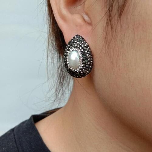 YYGEMNatural Cultured White Freshwater pearl Black Rhinestone Pave Stud Earrings