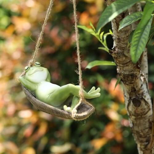 Garden swing frog decoration pendant Modern art cute animal sculpture Outdoor garden hanging resin statue