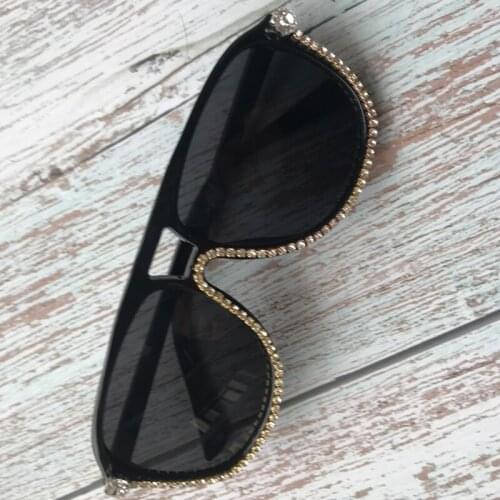 Retro ladies sunglasses black frame handmade with diamond decorative blackout sunglasses personality young travel essential UV40