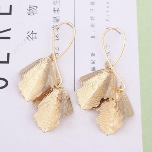 Simple Design Big Metal Leaf Earrings Shiny Gold Color Flower Earrings for Women Luxury Punk Fashion Jewelry Plant