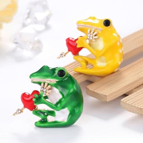 Cartoon Frog Holding Heart Alloy Brooch Pin Badge Clothes Corsage Accessory Brooch Pin Badge Clothes Corsage Accessory Brooch Pi