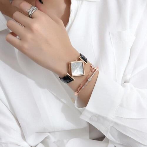 XR4436 Women Faux Leather Band Square Dial Quartz Watch Star Shape Bracelet Set