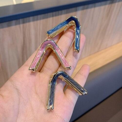 Simple V Shape Metal Hair Claws Grasping Clip For Women Girls Temperament Colorful Geometric Hair Clips Hairpin Headwear