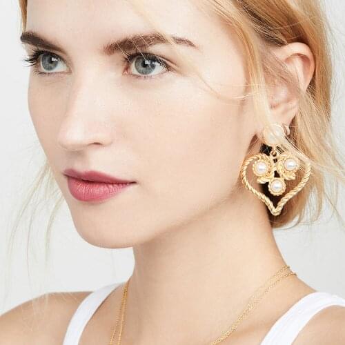 Dvacaman Metal Heart Dangle Drop Earrings Women Simulated Pearl Statement Earrings Irregular Jewelry Bohemian Maxi Ear Accessory