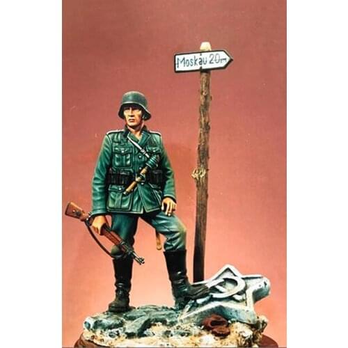 New Unassembled 1/18 90MM man Infantryman 90mm (WITH BIG BASE ) Resin Kit DIY Toys Unpainted resin model