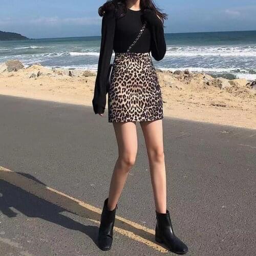Temperament leopard skirt female 2020 spring, autumn and winter new high waist slim short skirt wild retro fashion skirt trend