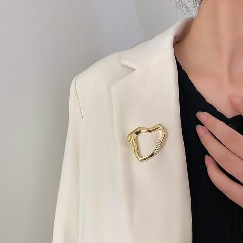 Retro Cool Metal Irregular Geometric Hollow Brooch Designer Jewelry Simple Women Safety Pin Scarf Buckle Hat Pins Accessories
