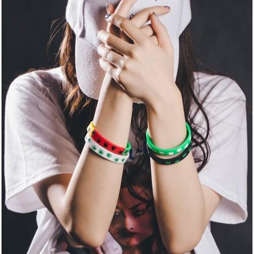 Unisex Maple Leaf Silicone Bracelet Personality Waterproof Sports Wristband Fashion Jewelry Accessories for Men Women