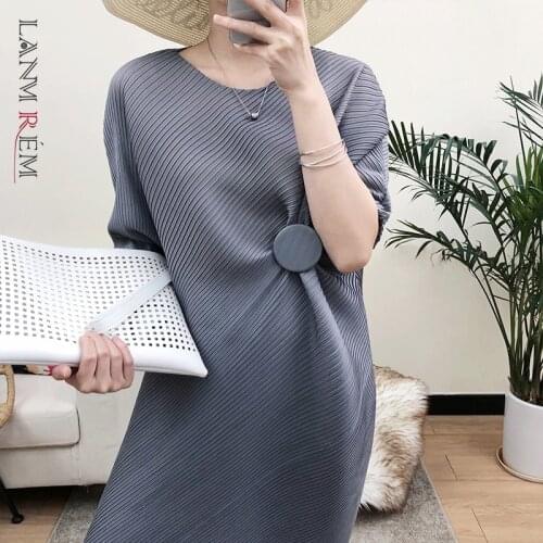 LANMREM 2021 new summer fashion women pleated vintage clothes round short sleeves pleated pullover loose shirt WN02204