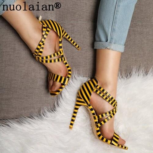 Nuolaian Pumps