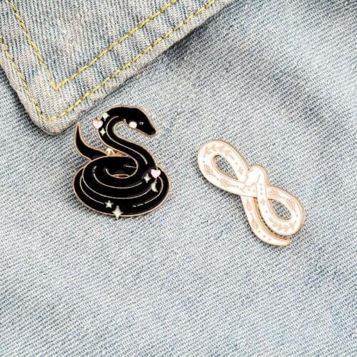 Black White Snake Alloy Paint Cowboy Brooch Enamel Pins Metal Broches for Women Badge Pines Metalicos Brosche Accessories