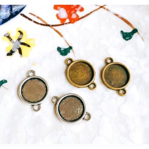 10pcs/lot 12mm Round Glass Antique Silver Color Cameo Cabochon Pendant Setting for Jewelry Embellishment Flatback MC-673