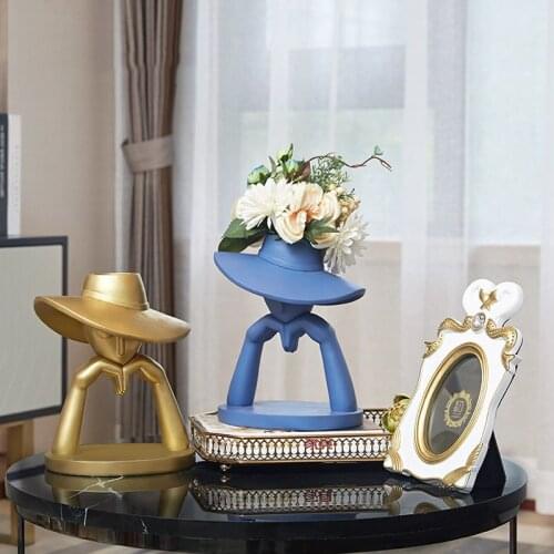 Modern Resin Wearing Hat Woman Ornaments Decoration Office Hotel Desktop Furnishing Crafts Home Livingroom Table Figurines Decor