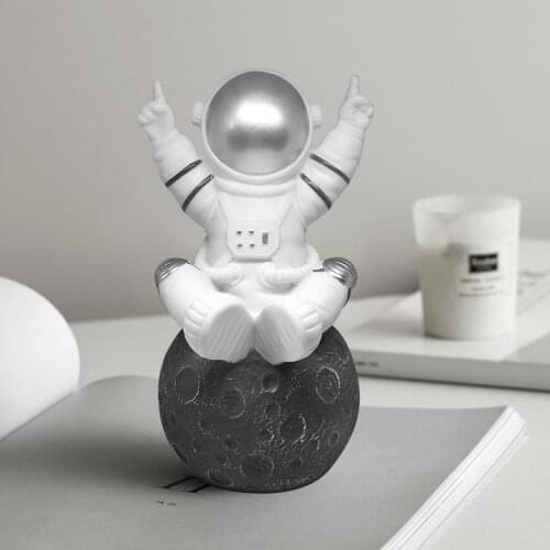 Wireless Bluetooth-compatible Speaker Portable Astronaut Shape Ornament Stereo Music Loudspeakers