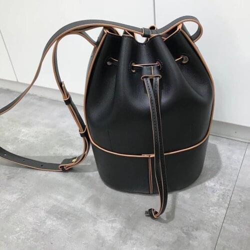 2021 new tide leather bucket bag European and American retro large-capacity stitching shoulder bag leather womens bag