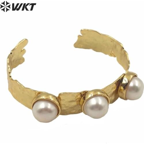 MPB018 Wholesale triple pearls irregular gold elelctroplated cuff bangle in adjustable size fashion women pearl bangle