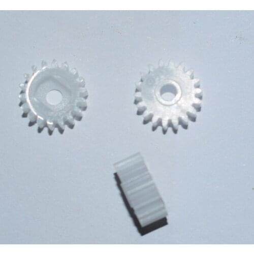 10/100pcs 18teeth/hole 2.5mm+TT/OD 10mm/0.5M/plastic gear/rc car/DIY toys parts/technology model/baby toys/18TT2.5A