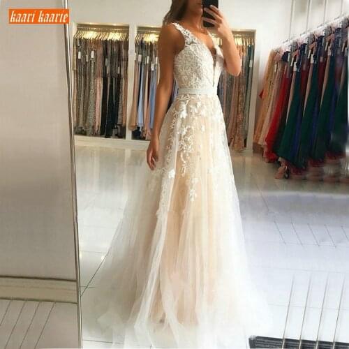 Elegant Champagne Evening Dress Long 2020 Deep V Neck Lace Appliqued Backless Evening Gown Tulle A Line Banquet Formal Dresses