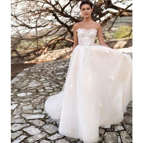 Wedding Dress A-Line Strapless Sleeveless Ruched Lace Appliques Sequined Backless Floor Length Sweep Train Bride Gown 2021