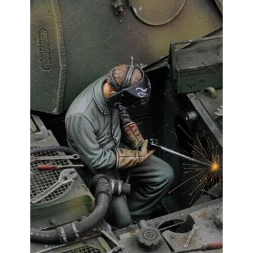 New Unassembled 1/35 ancient repaires Mechanic woker （NO TANK ） Resin Figure Unpainted Model Kit