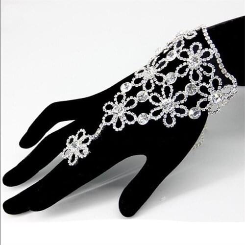 Luxury Flower Rhinestone Hand Back Chain Sexy Shiny Crystal Ladies Bracelet Ring Banquet Hand Jewelry Temperament Accessories
