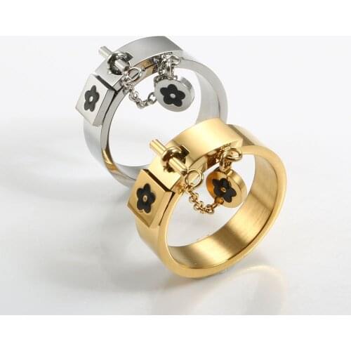Luxury Gold Plating Stainless Steel Ring Lucky Flower Charm Rings Jewelry Gift For Women Girls Wedding Party Finger Rings