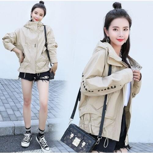 2021 Autumn New Trench Coat Womens Korean Loose Hooded Short Casual Fashion Patch Designs Jackets Top Drawstring Manteau Femme