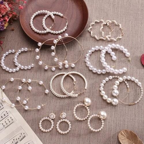 Korean Fashion Temperament Retro Circle Pearl Earrings Women Simple and Fashionable Big Brand Creative C-shaped Pearl Earrings