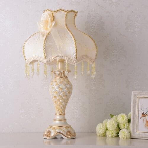 Bedroom Table Lamp European Retro Romantic Warm Wedding Home Living Room Decoration Bedside Resin Mermaid Table Lamp