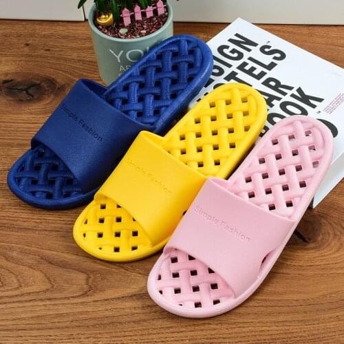 Summer Beach Sandals Men Bathroom Slippers Lightweight Lovers Garden Slides Non-slip Hollow Out Water Clogs for Women 36-45