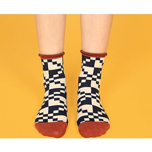 2 Pairs/lot Vintage Do The Old Colors Plaid Crimping For Women Socks Casual Playful 2017 New Design Female Girl Cotton Socks