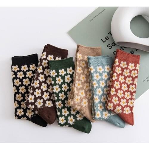 Funky Retro Daisy Cozy Womens Tube Socks Cartoon Flower Streetwear Skateboard Cotton Harajuku Kawaii Socks Autumn Winter