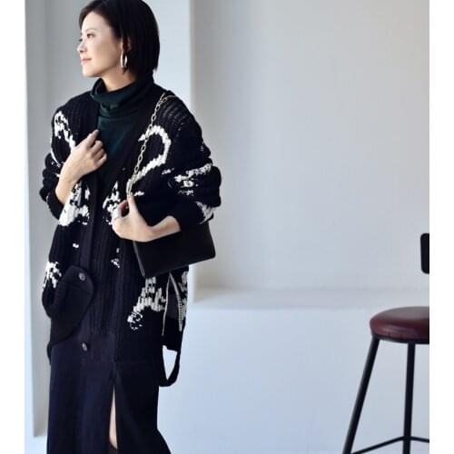 MICOCO W1328C Literature and art contracted temperament double yarn-dyed flowers loose matching V-neck sweater coat