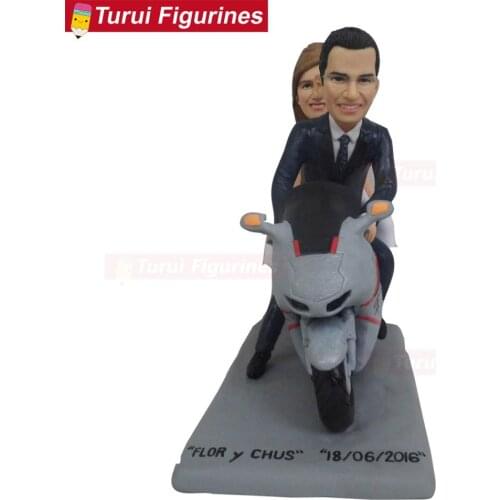 Bride and groom riding motorcycle wedding theme cake stands cake toppers motorbike figurines dolls