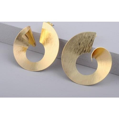 2020 New Fashion Simple Geometric Irregular Stud Earrings Spiral Female Brincos Punk European Ear Stud Earring For Women Party