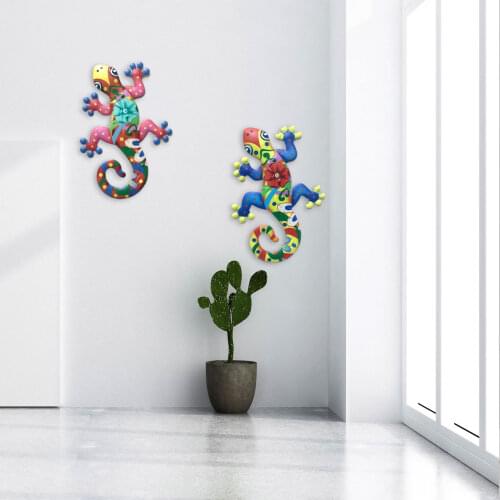 2PCS Wrought Iron Gecko Wall Art Decoration Rustproof Gecko Art Mural Decoration Bright Colors Garden Tree Fence Decoration