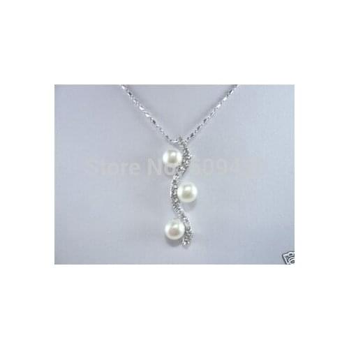 Pretty!white cultured pearl pendant necklace