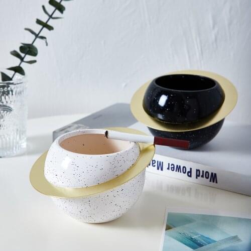 Creative personality Ceramic Cigar Ashtray Planet Model Smoking Accessories Home Room Desk Female ashtray Gift for Boyfriend