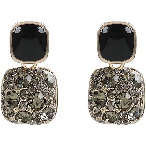 Punk 2019 Fashion New Earrings Tide Female Temperament High Sense Of The Palace Wind Niche Wild Earrings Womens Wholesale