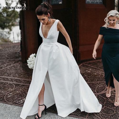 Romantic Ball Gown Wedding Dresses 2021 Sleeveless Bridal Gown Backless V Neck Chapel Train Simple White Plus Size Bride