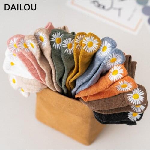Colorful Cartoon Daisy Embroidery Socks Mori Girl Style Harajuku Sweet Flowers College Style Comfortable Cotton Men Socks Set