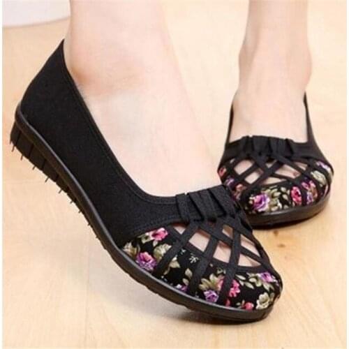 Slip on Female Walking Shoes Lightweight Flat Shoes Tennis Women Breathable Women Sneakers Comfortable Jogging Ladies Sneakers