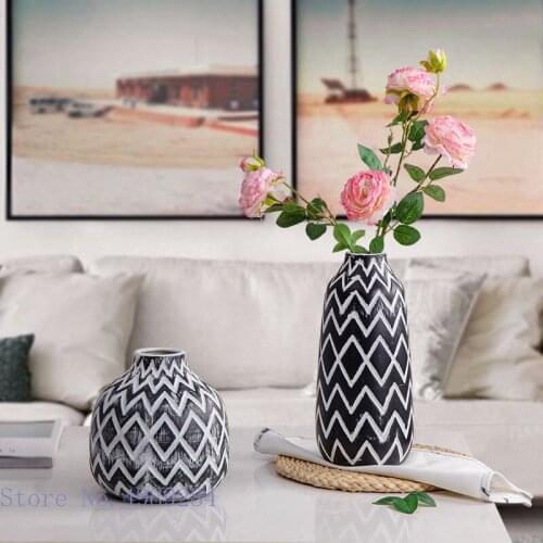 Black and White Ceramic Vase Retro Geometric Lines Flower Vase Modern Home Decoration Ceramic Handicraft Furnishings Accessories