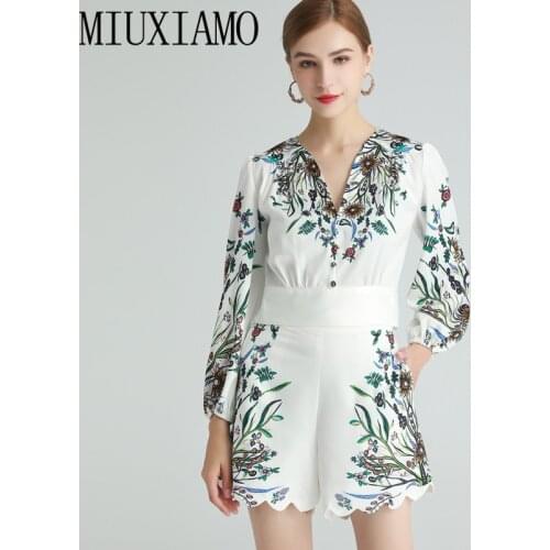 MIUXIMAO 2021 Spring Summer Flower Print Short Sleeve V-neck Fashion White Top + Mini Trousers 2 Piece Set Women Vestidos
