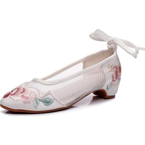 2021 Chinese Women Flats Summer Embroidered Shoes Gauze Floral Casual Soft Canvas Dance Drive Shoes Woman Ballet Zapatos Mujer