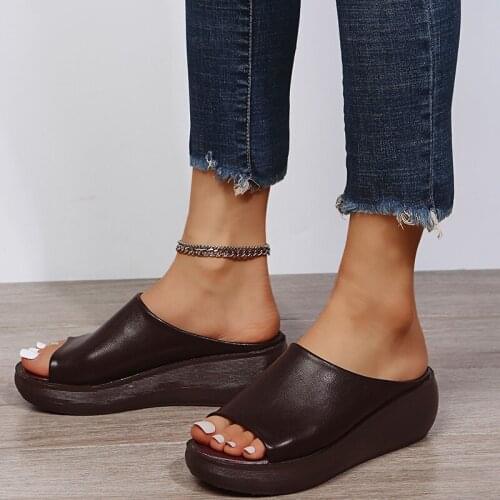 2021 new simple and comfortable inner womens slippers mid-heel open toe all-match black womens sandals