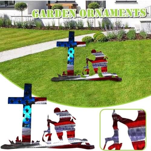 Lightweight Kneeling Soldier Decoration Acrylic Artistic Sculpture Weathered Garden Decoration Kneeling Soldier Statue Flag