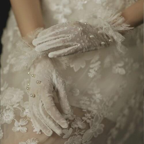 Glamour Ivory Ruffled Lace Short Wedding Gloves Wrist Length Lace Pearls Party Mittens Wedding Bridal Gloves for Women Ladies